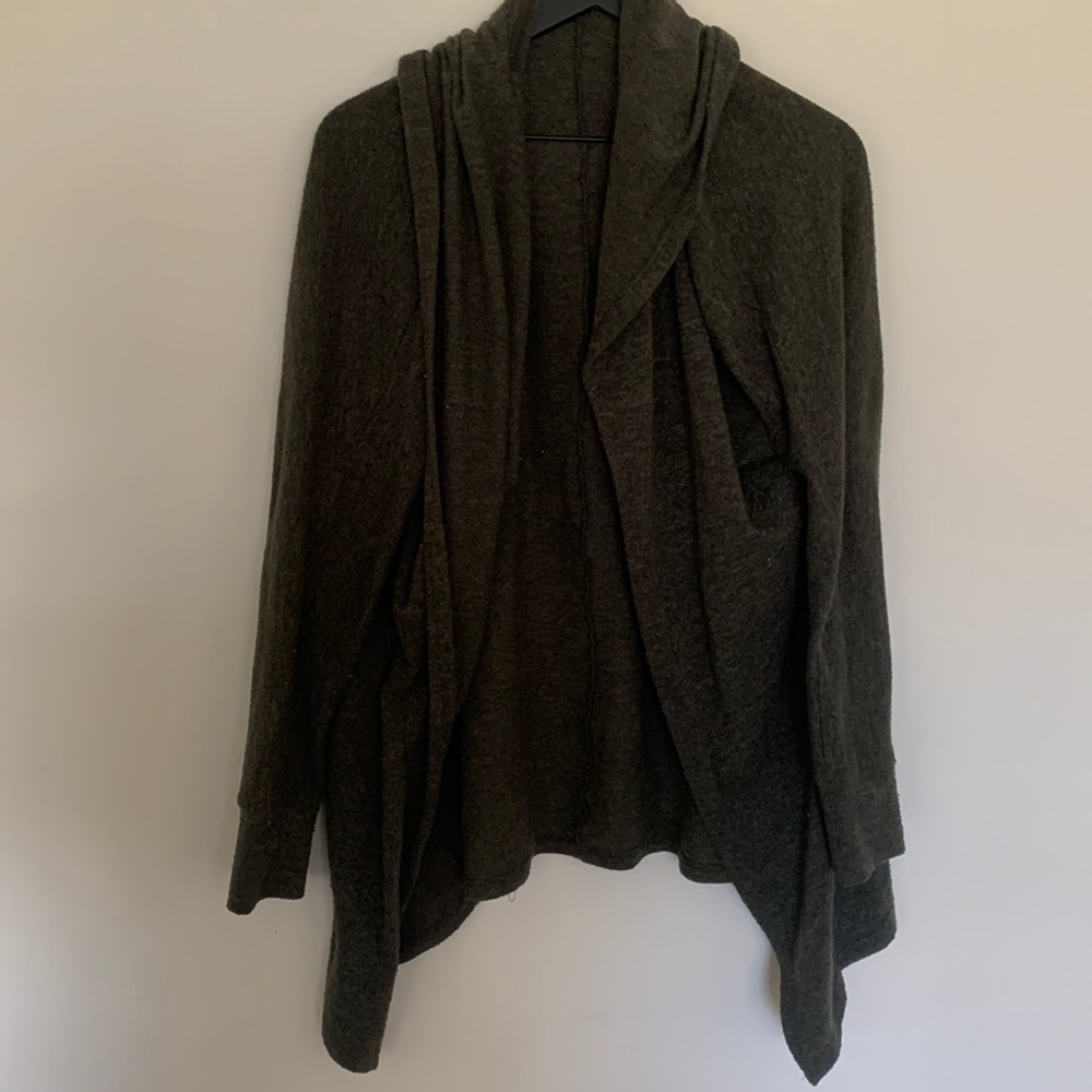 Green long sleeves cardigan